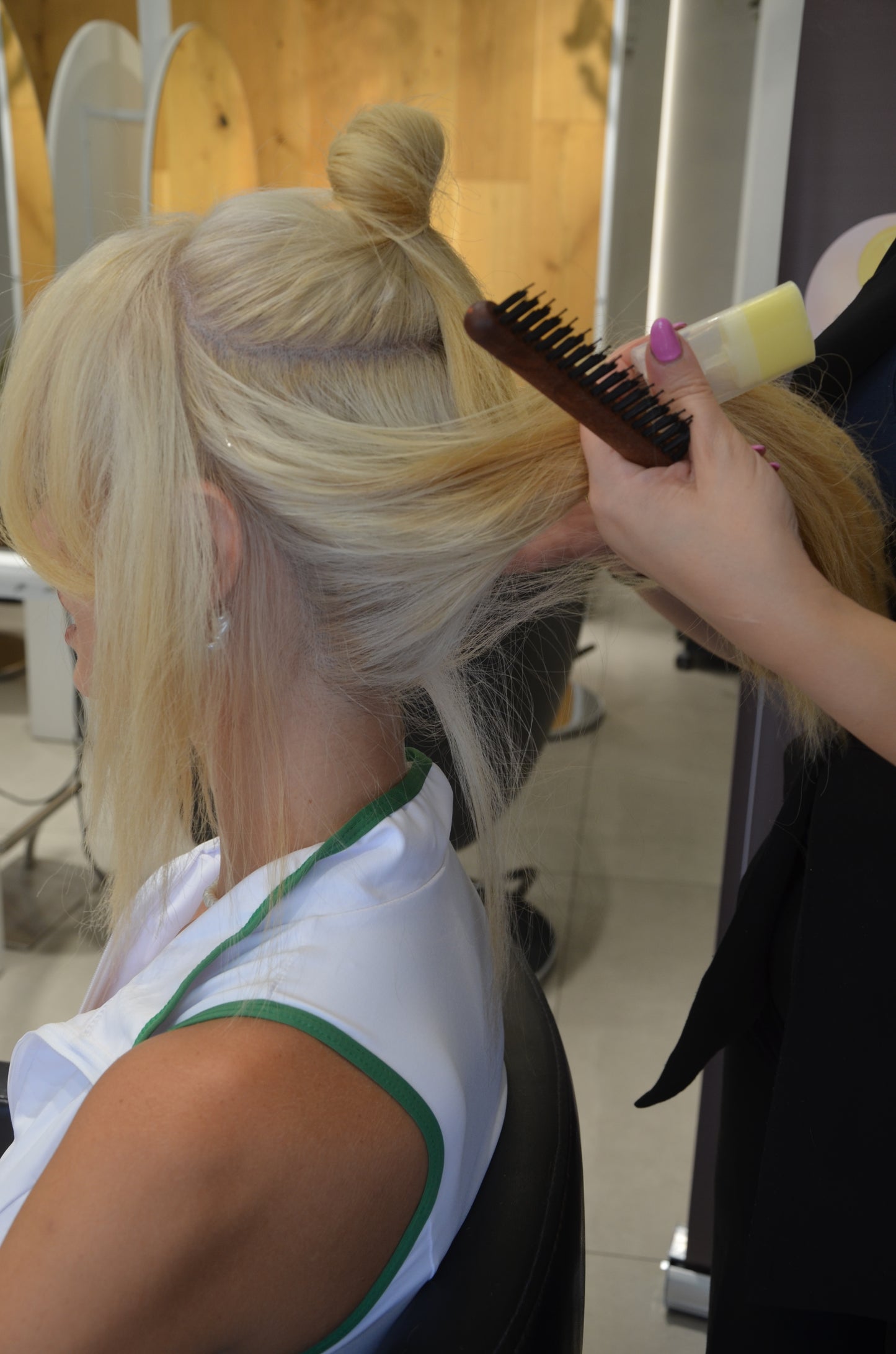Volumizing & Sleek Styling Brush